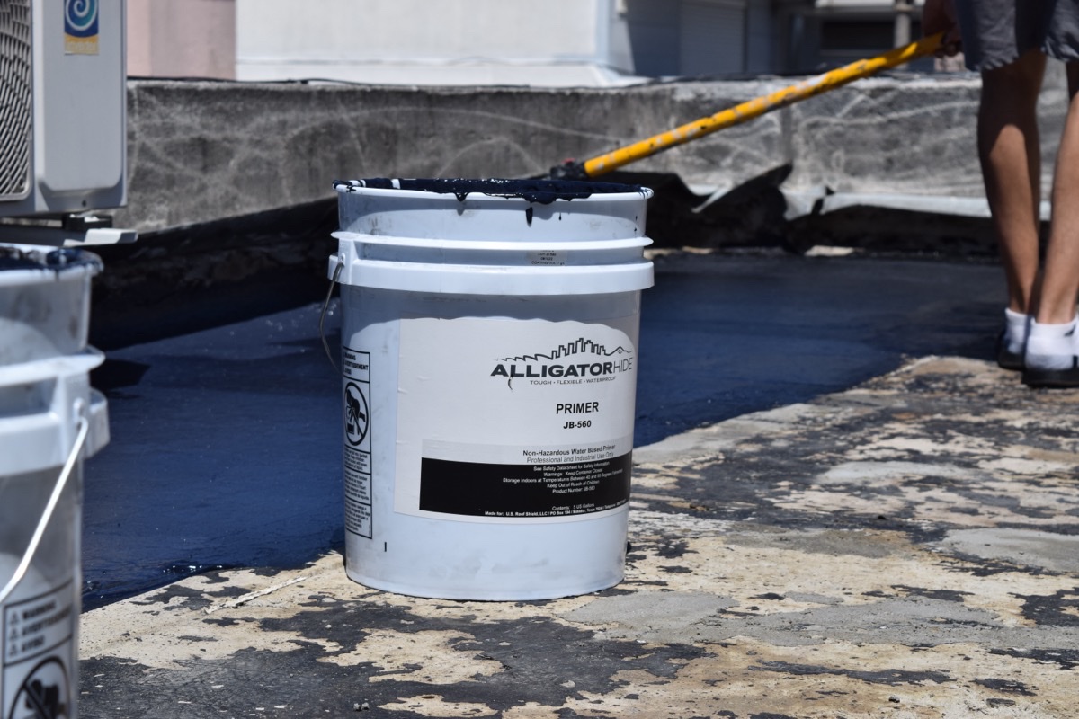 Aplicación de primer AlligatorHide en superficie